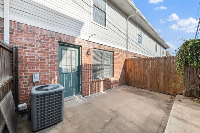 929 W Hickory Street A2, Denton, TX 76201