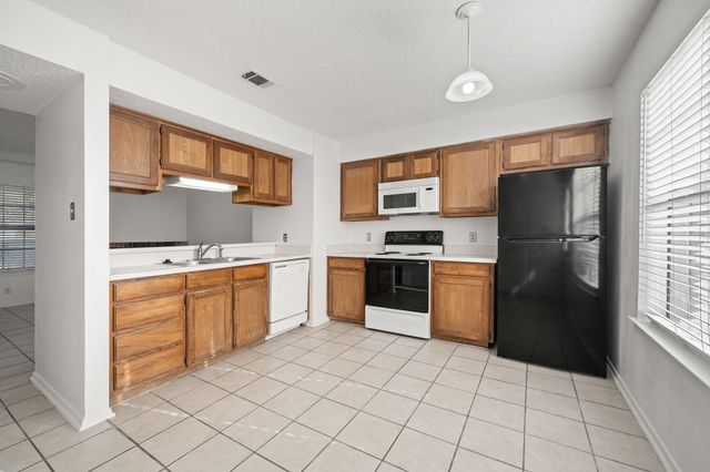 929 W Hickory Street A2, Denton, TX 76201