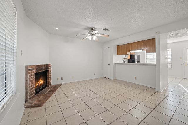 929 W Hickory Street A2, Denton, TX 76201