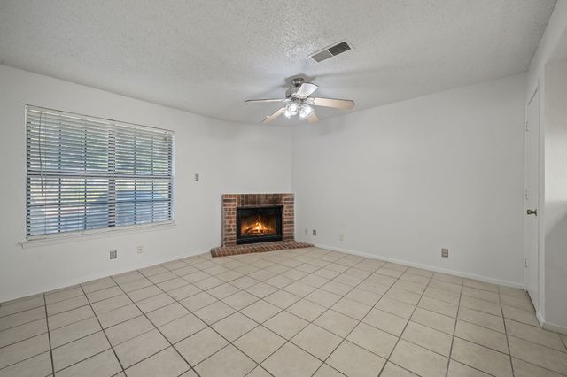 929 W Hickory Street A2, Denton, TX 76201