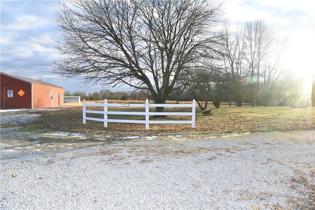 11503 State Route 2 Highway, Freeman, MO 64746