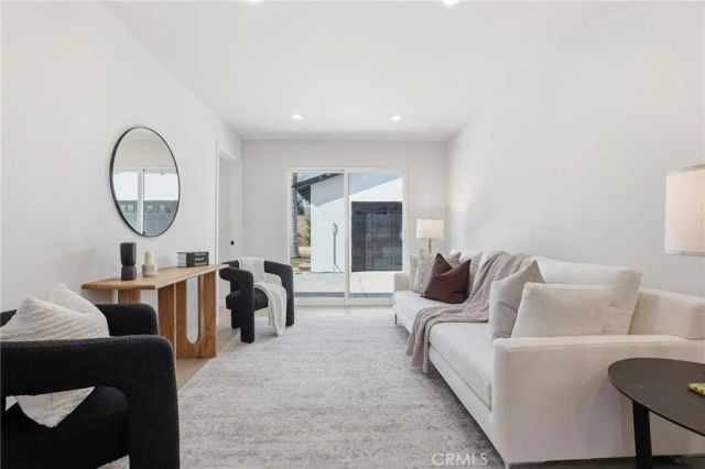 9651 Comanche, Chatsworth, CA 91311