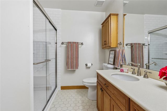2621 Hunters Point Dr, Franklin Park, PA 15090