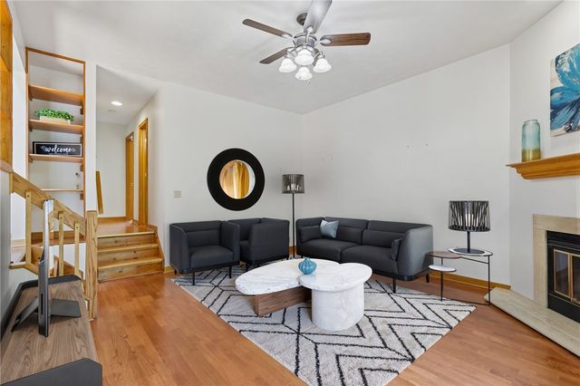 2621 Hunters Point Dr, Franklin Park, PA 15090