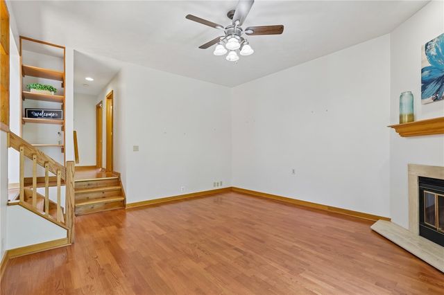 2621 Hunters Point Dr, Franklin Park, PA 15090