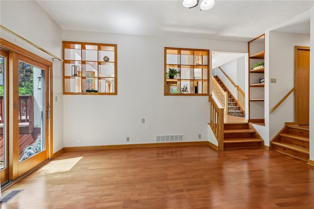 2621 Hunters Point Dr, Franklin Park, PA 15090