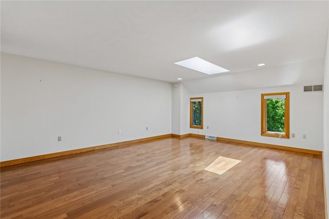 2621 Hunters Point Dr, Franklin Park, PA 15090