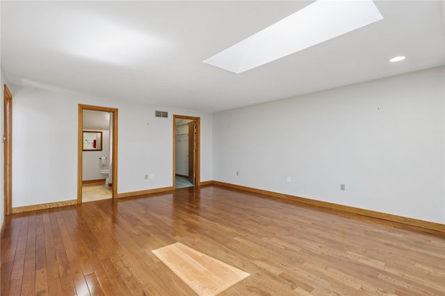 2621 Hunters Point Dr, Franklin Park, PA 15090