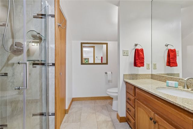 2621 Hunters Point Dr, Franklin Park, PA 15090