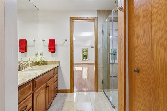 2621 Hunters Point Dr, Franklin Park, PA 15090
