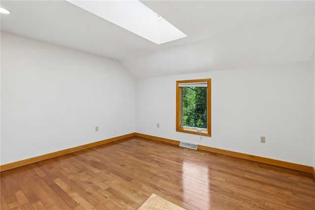 2621 Hunters Point Dr, Franklin Park, PA 15090
