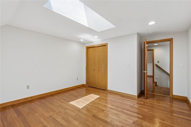 2621 Hunters Point Dr, Franklin Park, PA 15090