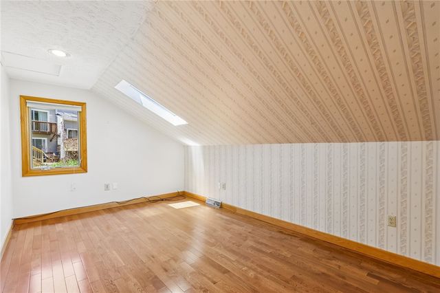2621 Hunters Point Dr, Franklin Park, PA 15090