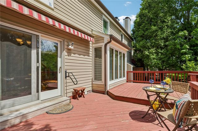 2621 Hunters Point Dr, Franklin Park, PA 15090