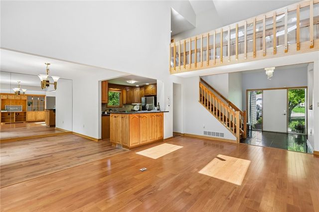 2621 Hunters Point Dr, Franklin Park, PA 15090