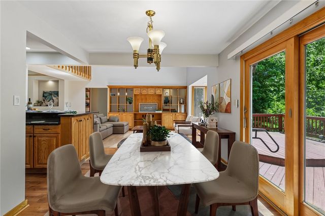 2621 Hunters Point Dr, Franklin Park, PA 15090