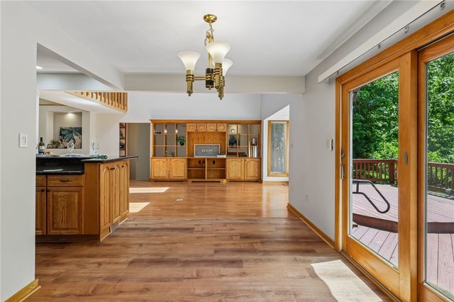 2621 Hunters Point Dr, Franklin Park, PA 15090