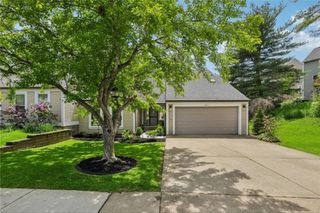 2621 Hunters Point Dr, Franklin Park, PA 15090