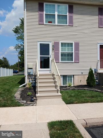 12 CARRIAGE KNOLL CT, Langhorne, PA 19047