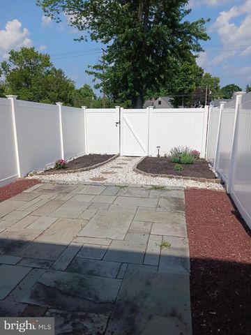 12 CARRIAGE KNOLL CT, Langhorne, PA 19047