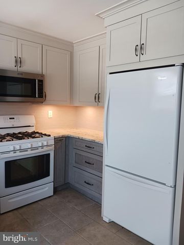 12 CARRIAGE KNOLL CT, Langhorne, PA 19047
