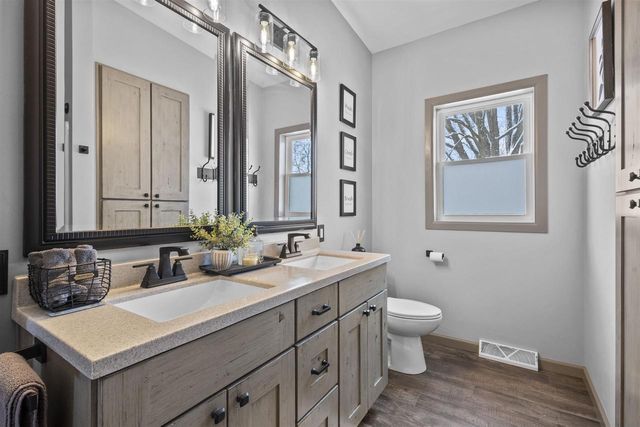 1751 S ONEIDA STREET, Green Bay, WI 54304