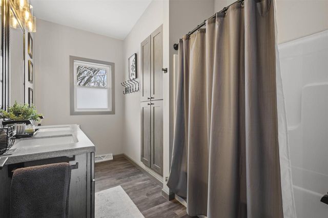 1751 S ONEIDA STREET, Green Bay, WI 54304