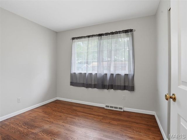 4514 Niagara Drive, St Louis, MO 63129