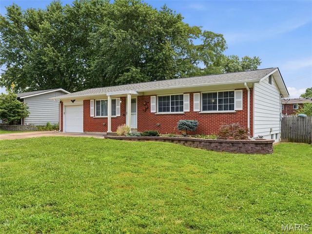 4514 Niagara Drive, St Louis, MO 63129