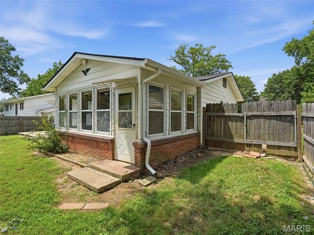 4514 Niagara Drive, St Louis, MO 63129