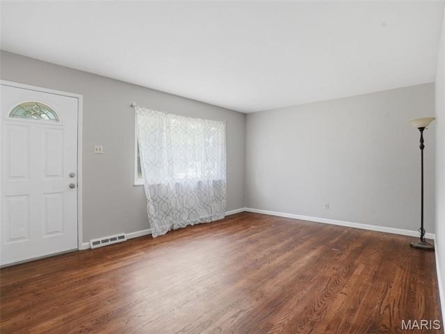 4514 Niagara Drive, St Louis, MO 63129