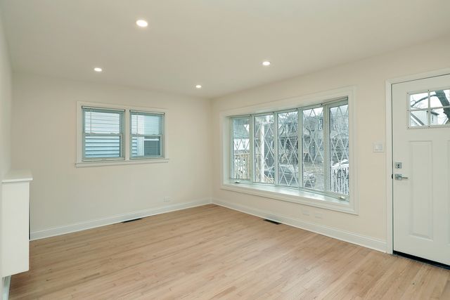 4533 N Keystone Avenue, Chicago, IL 60630