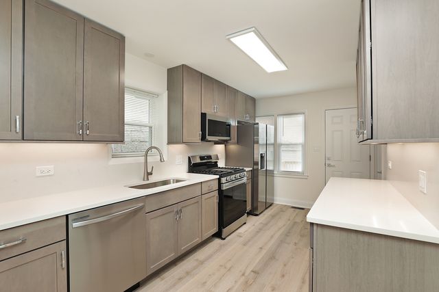 4533 N Keystone Avenue, Chicago, IL 60630