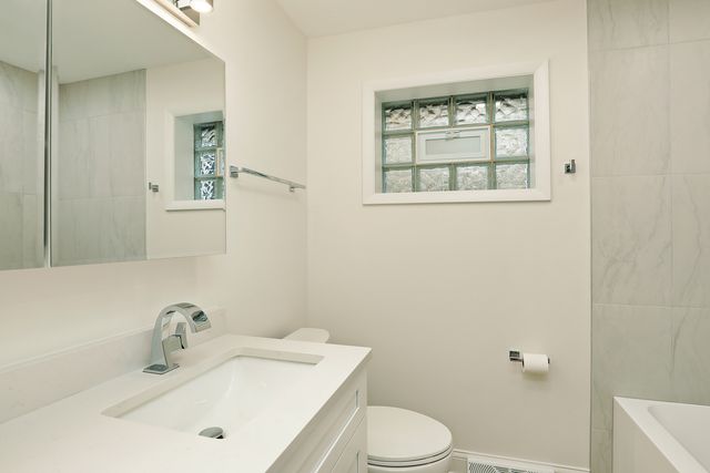 4533 N Keystone Avenue, Chicago, IL 60630