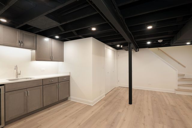 4533 N Keystone Avenue, Chicago, IL 60630