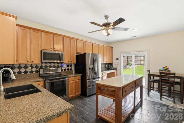 2211 Savannah Hills Drive, Matthews, NC 28105
