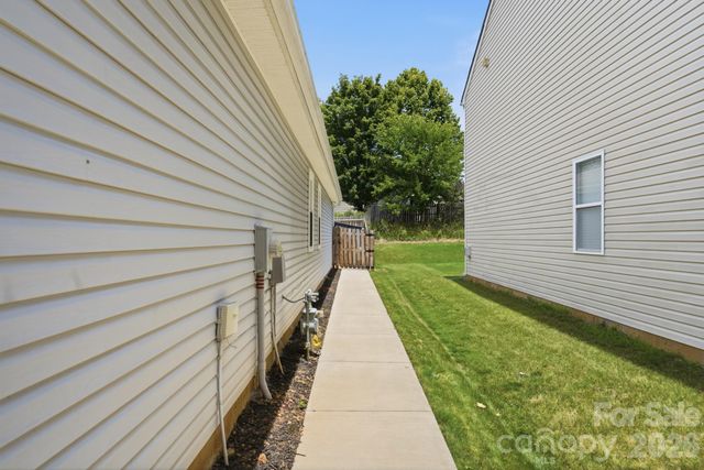 2211 Savannah Hills Drive, Matthews, NC 28105