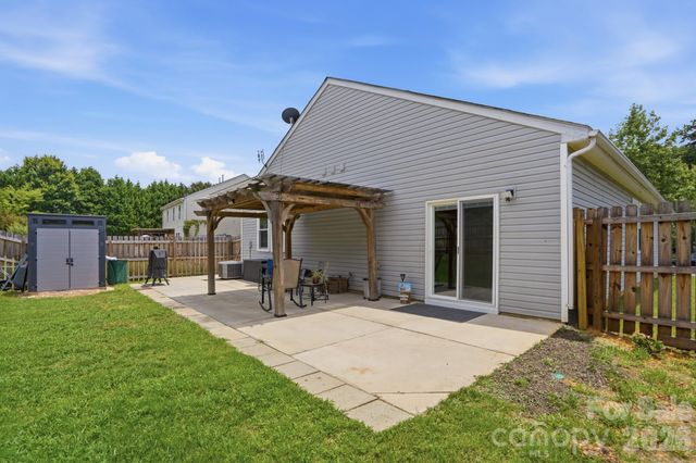 2211 Savannah Hills Drive, Matthews, NC 28105