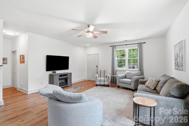 2211 Savannah Hills Drive, Matthews, NC 28105