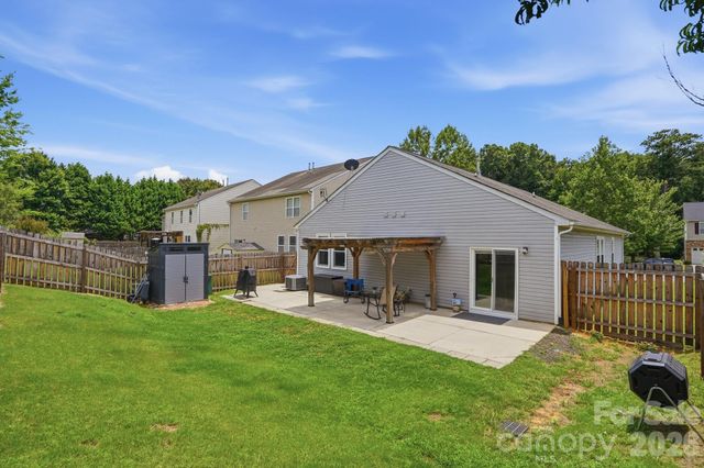 2211 Savannah Hills Drive, Matthews, NC 28105