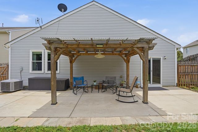 2211 Savannah Hills Drive, Matthews, NC 28105