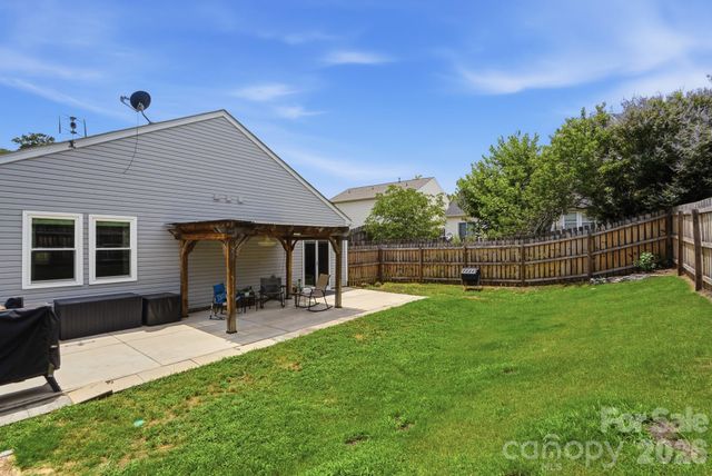 2211 Savannah Hills Drive, Matthews, NC 28105