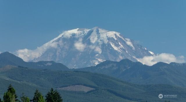 825 Weaver Drive E, Enumclaw, WA 98022