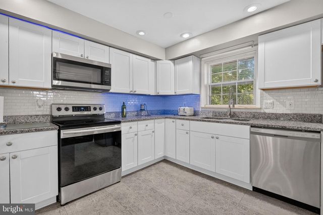 15904 FAIRWAY DR, Dumfries, VA 22025