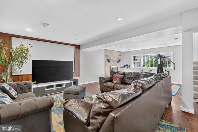 15904 FAIRWAY DR, Dumfries, VA 22025