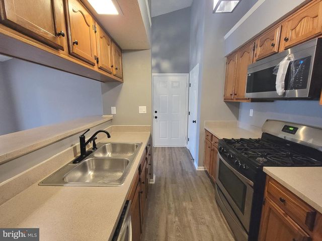 10 KENWOOD DR, Sicklerville, NJ 08081