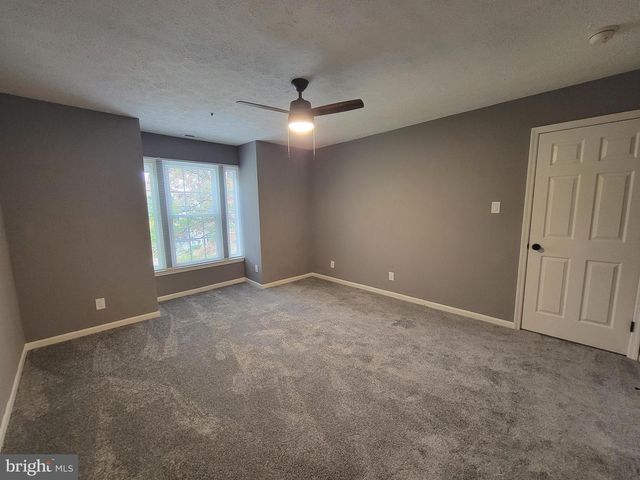 10 KENWOOD DR, Sicklerville, NJ 08081