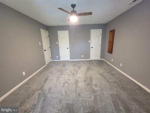 10 KENWOOD DR, Sicklerville, NJ 08081