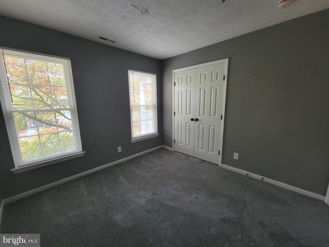 10 KENWOOD DR, Sicklerville, NJ 08081