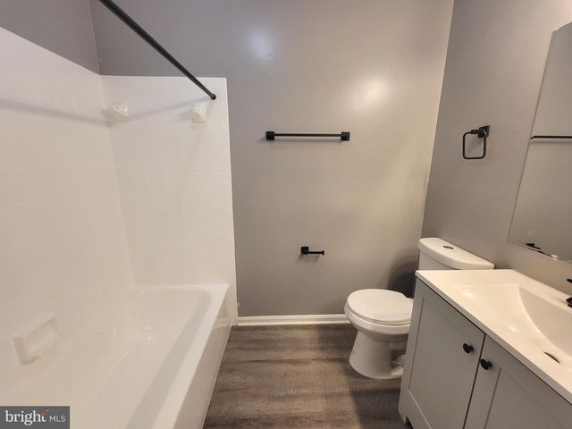 10 KENWOOD DR, Sicklerville, NJ 08081